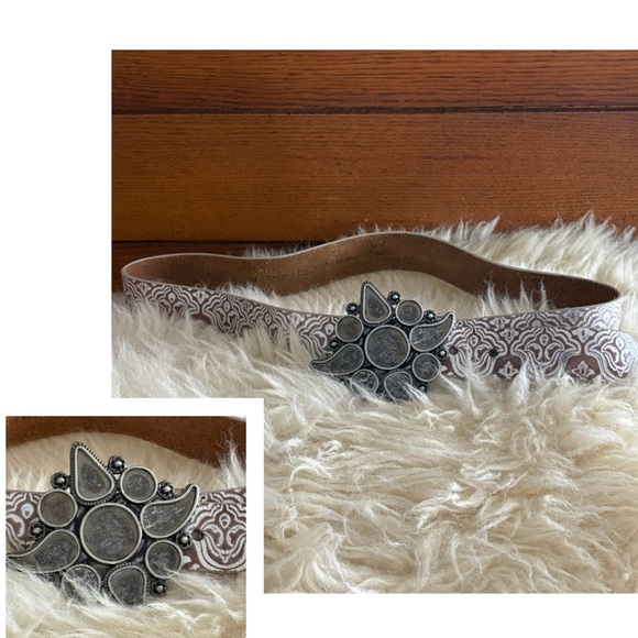 White House Black Market Accessories - Tan/ Cream Leather Embossed Silver Buckle Belt - S/M